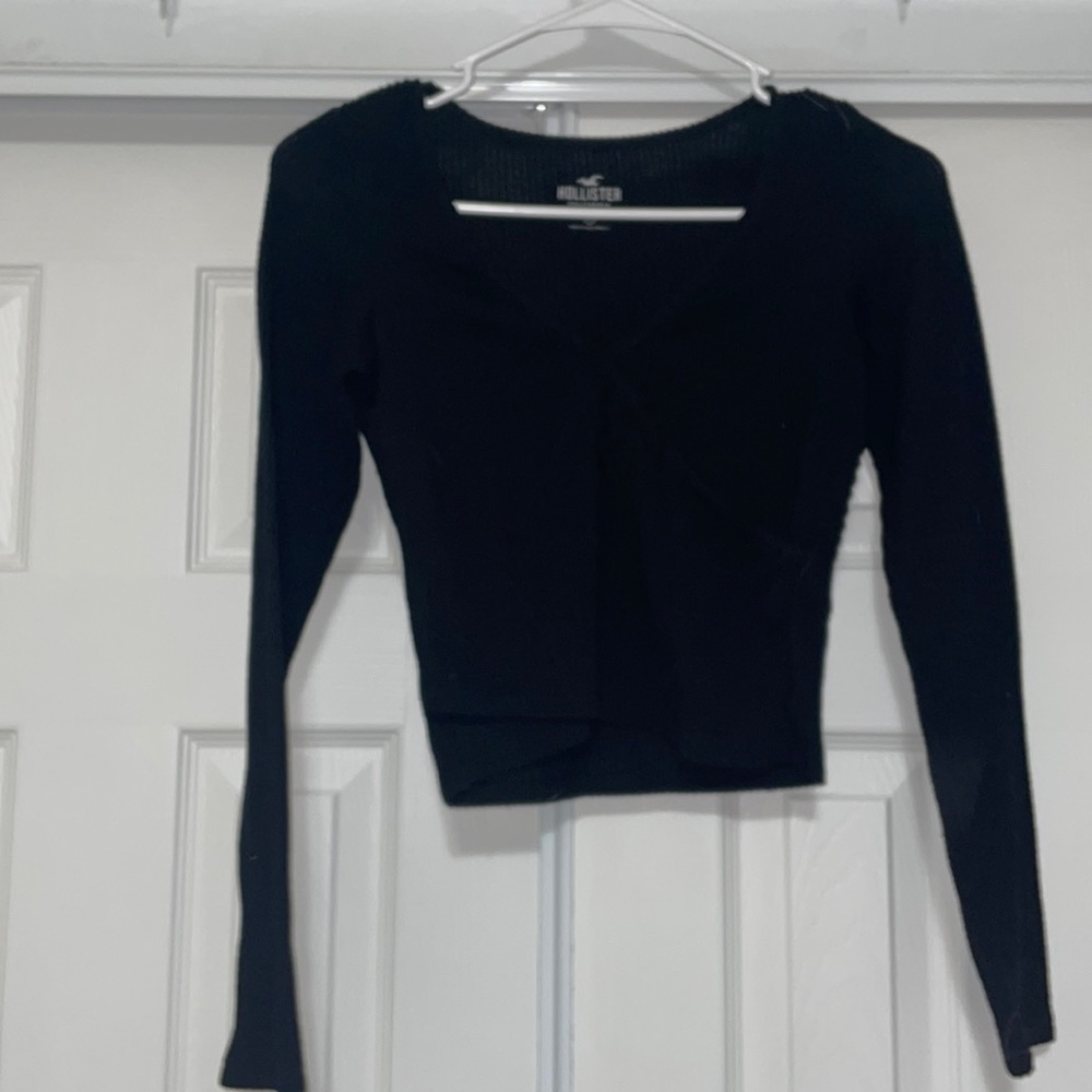 Black hollister crop top, never wear
